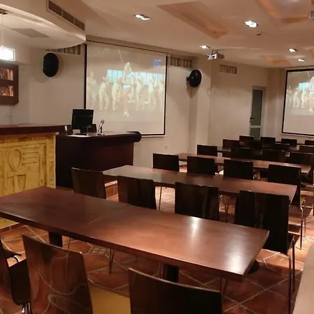 호텔 Luxor 3*