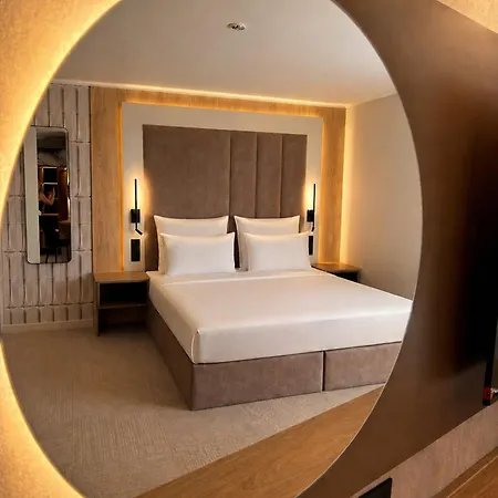 ホテル Luxor 3*